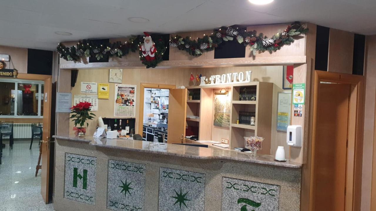 Hostal Fronton Alcobendas Kültér fotó