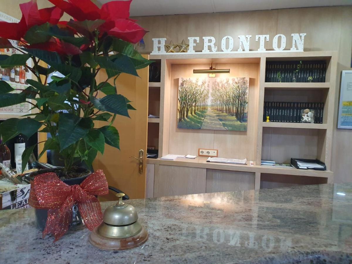 Hostal Fronton Alcobendas Kültér fotó