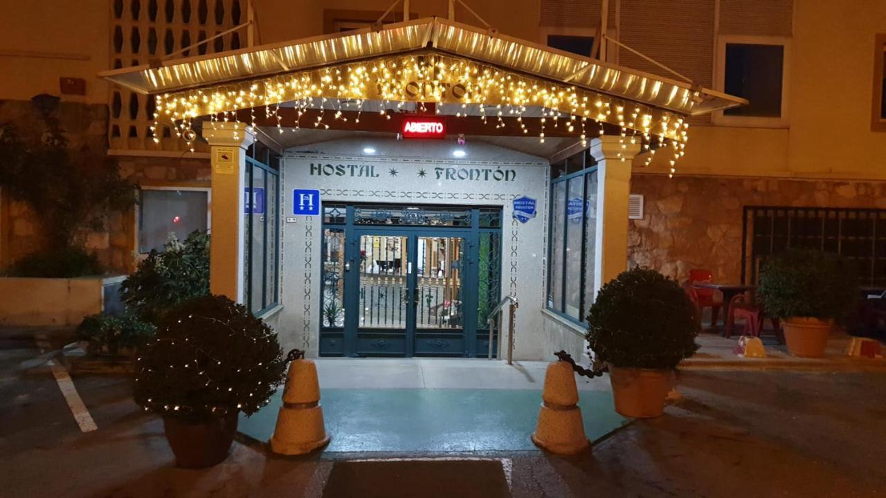 Hostal Fronton Alcobendas Kültér fotó