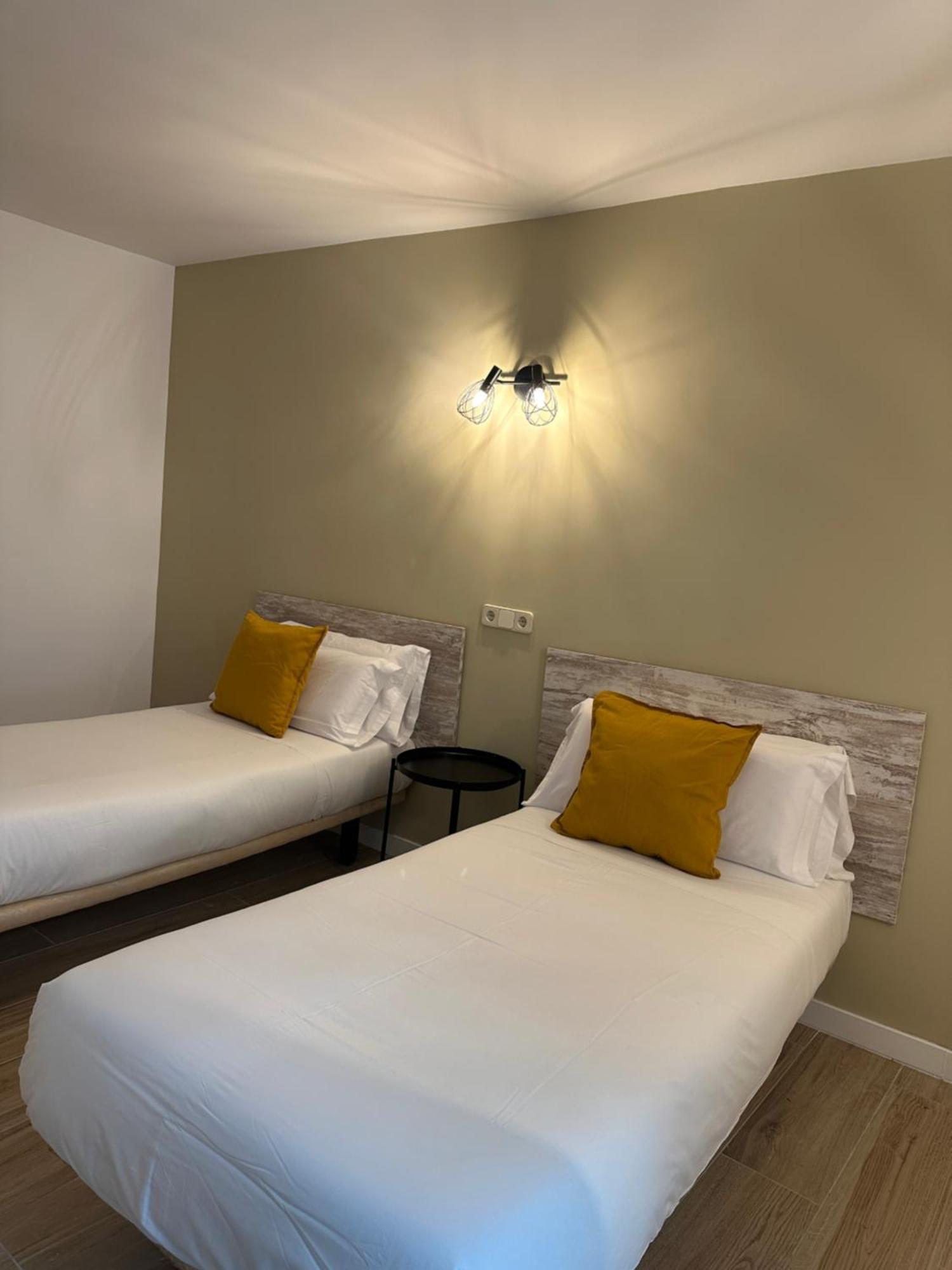 Hostal Fronton Alcobendas Kültér fotó