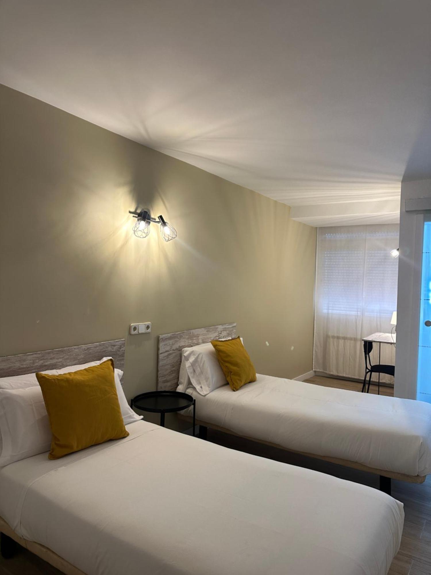 Hostal Fronton Alcobendas Kültér fotó
