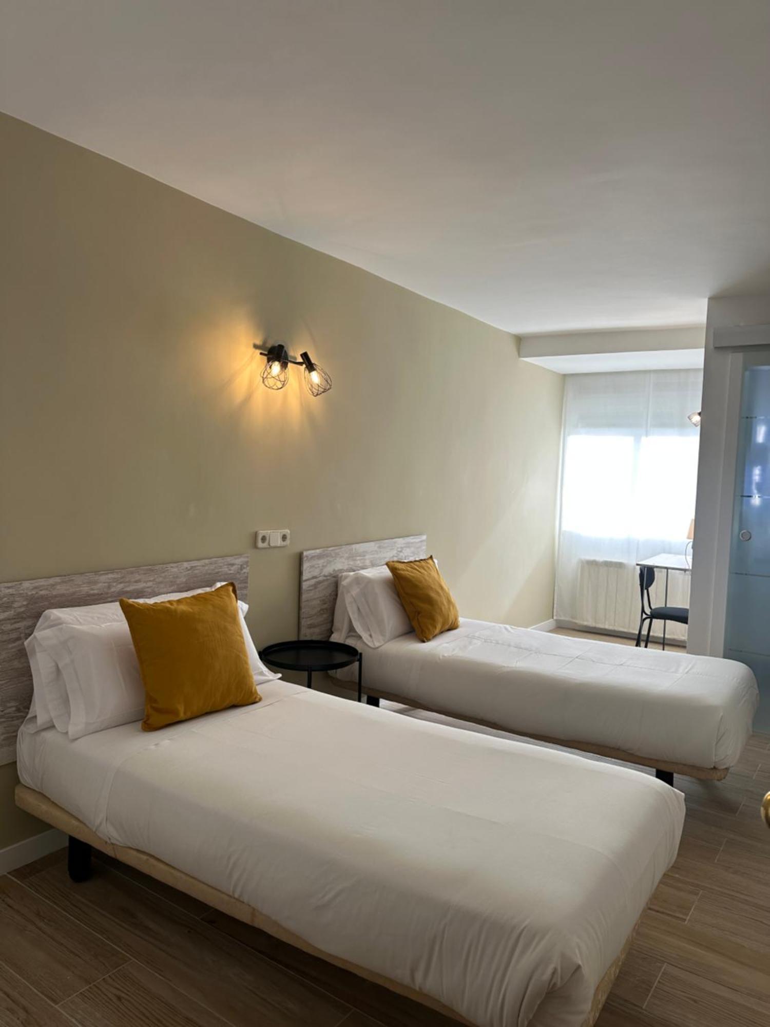 Hostal Fronton Alcobendas Kültér fotó