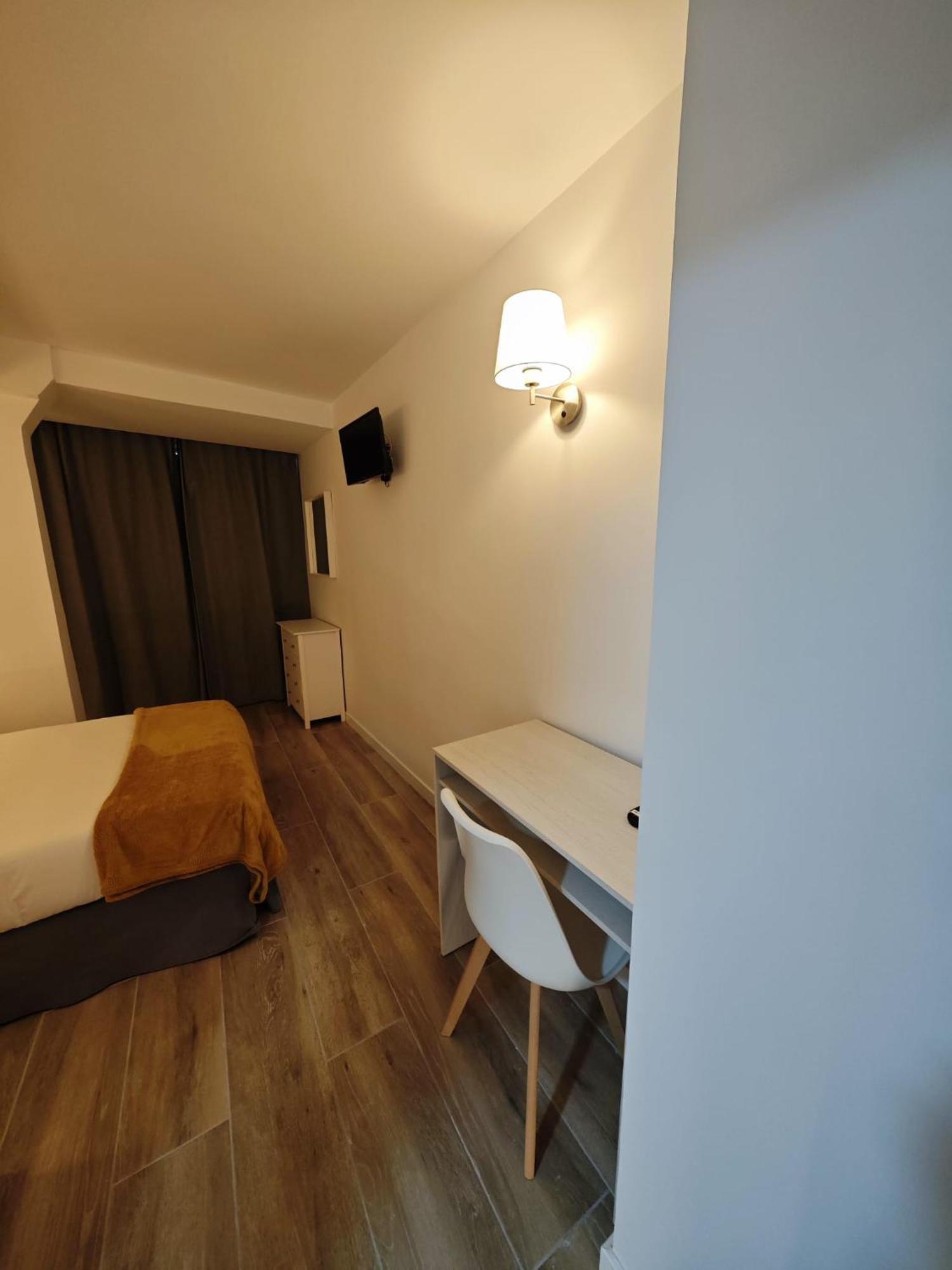 Hostal Fronton Alcobendas Kültér fotó