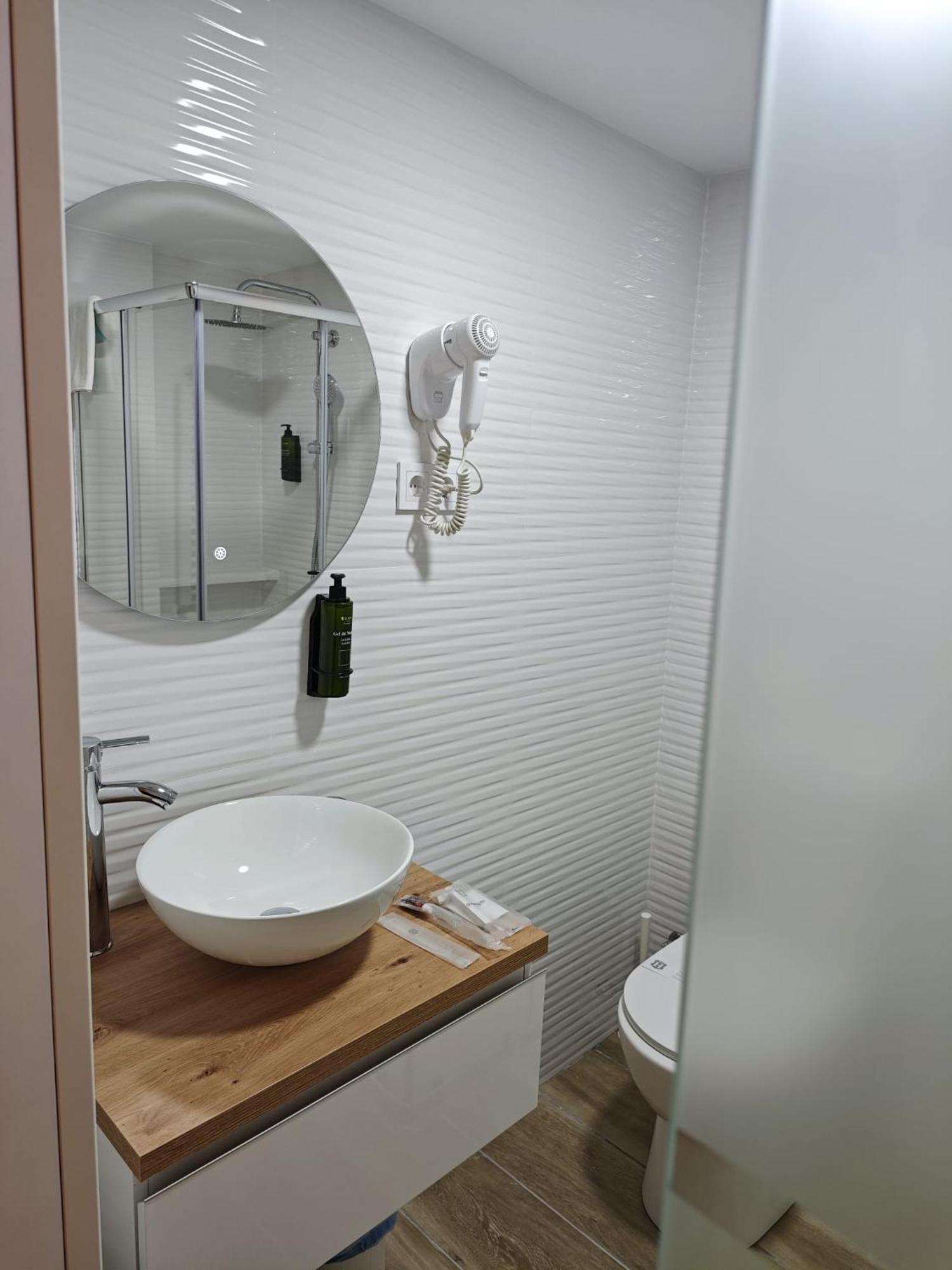 Hostal Fronton Alcobendas Kültér fotó